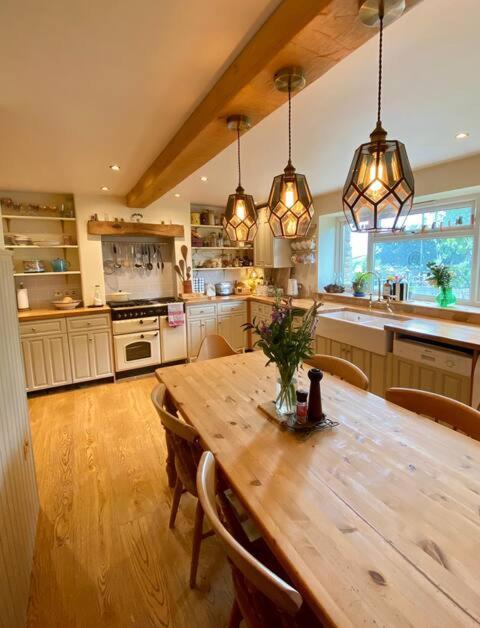 Cottage In The Heart Of Frome Exterior foto